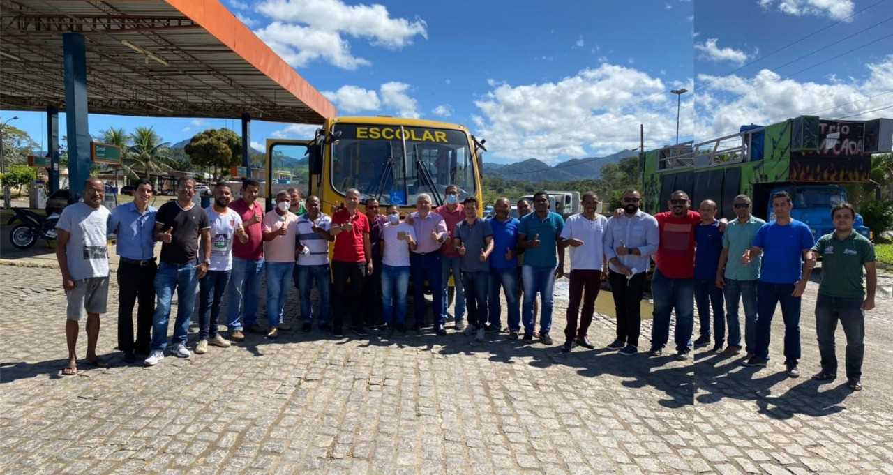 Camacã: Prefeitura apresenta novo ônibus escolar